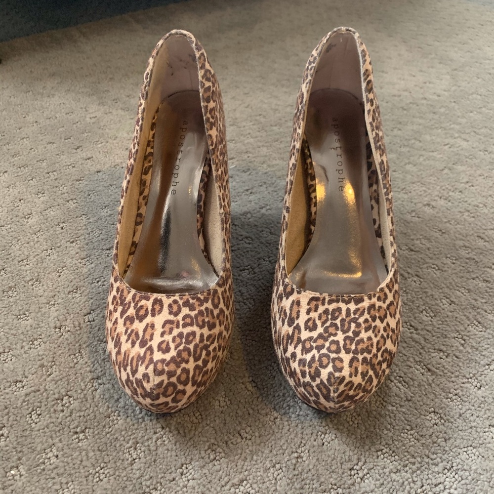 Apostrophe Cheetah print wedges 6.5